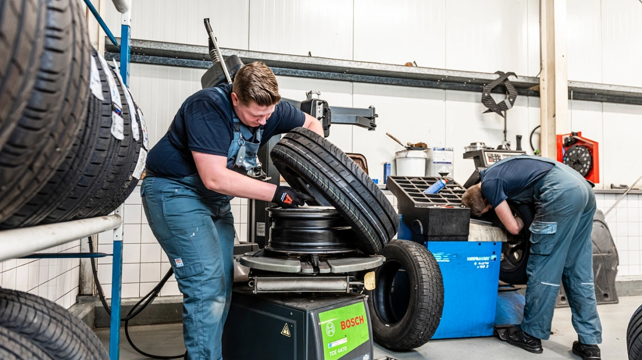 Bosch Car Service Mooren Auto HR 45